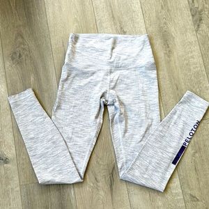 Gray peloton/Lululemon leggings
